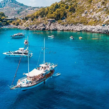 Royal Sailing Rhodes Hotel en barco *